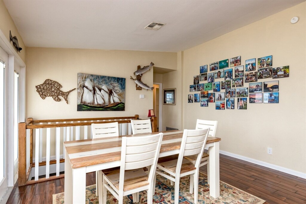 Photo of Livingroom in City-by-the Sea