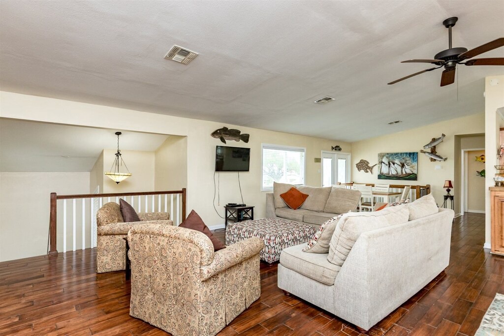 Photo of Livingroom in City-by-the Sea