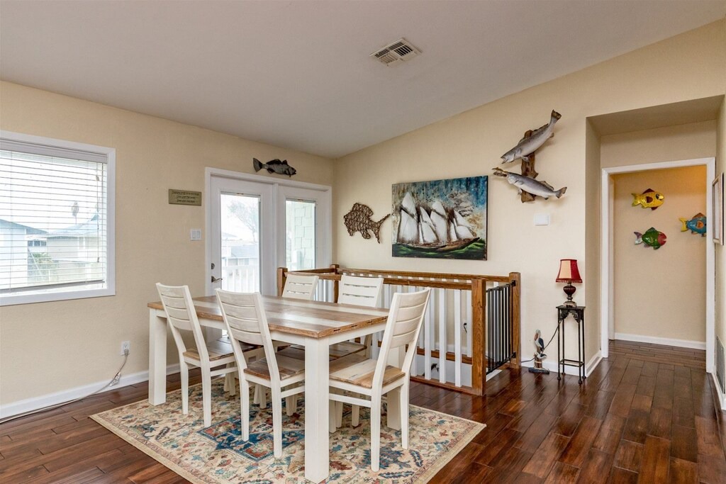 Photo of Livingroom in City-by-the Sea