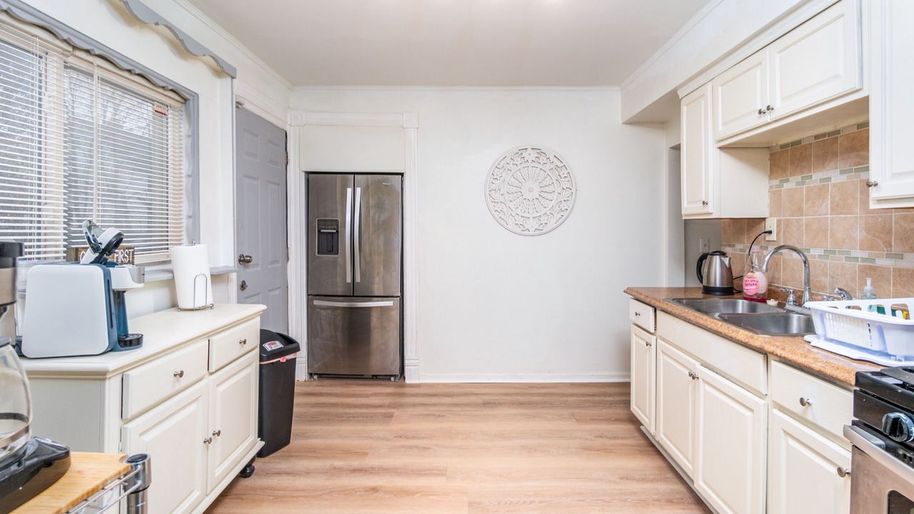 Photo of Kitchen in Front Park