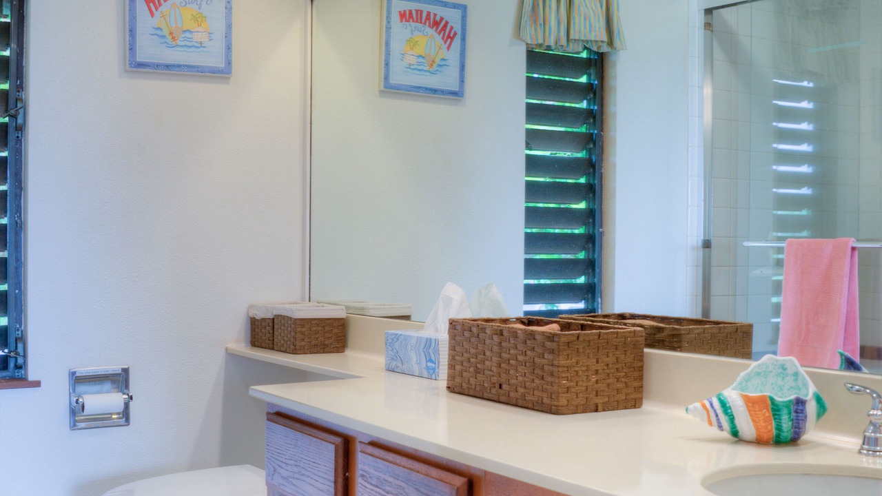Photo of Bathroom in Maunaloa