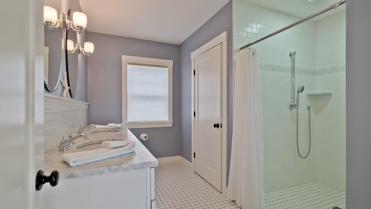 Photo of Bathroom in Pond Cove