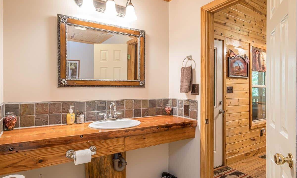 Photo of Bathroom in Helen