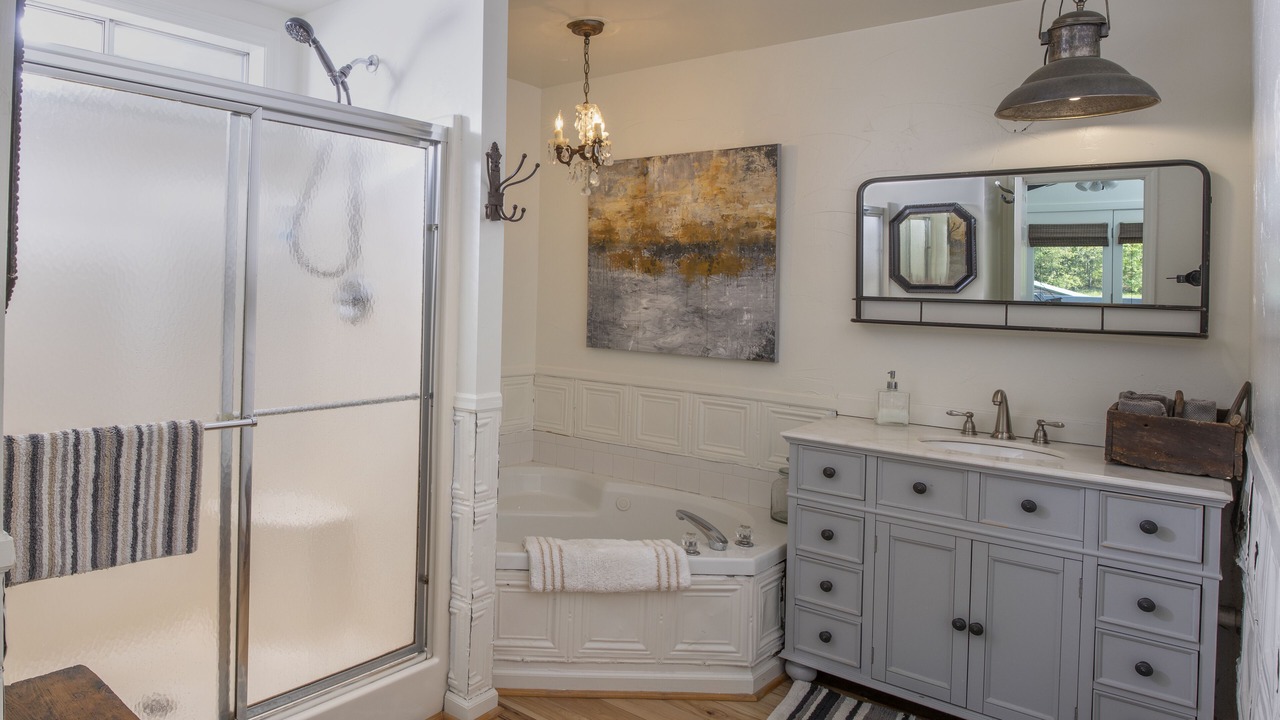 Photo of Bathroom in Hiawassee