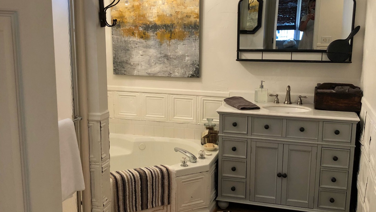 Photo of Bathroom in Hiawassee