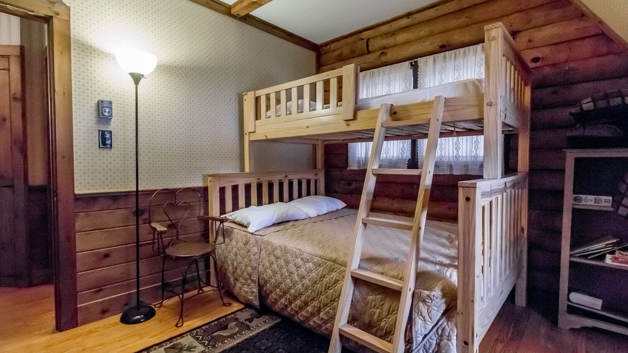 Photo of Bedroom in Raymond