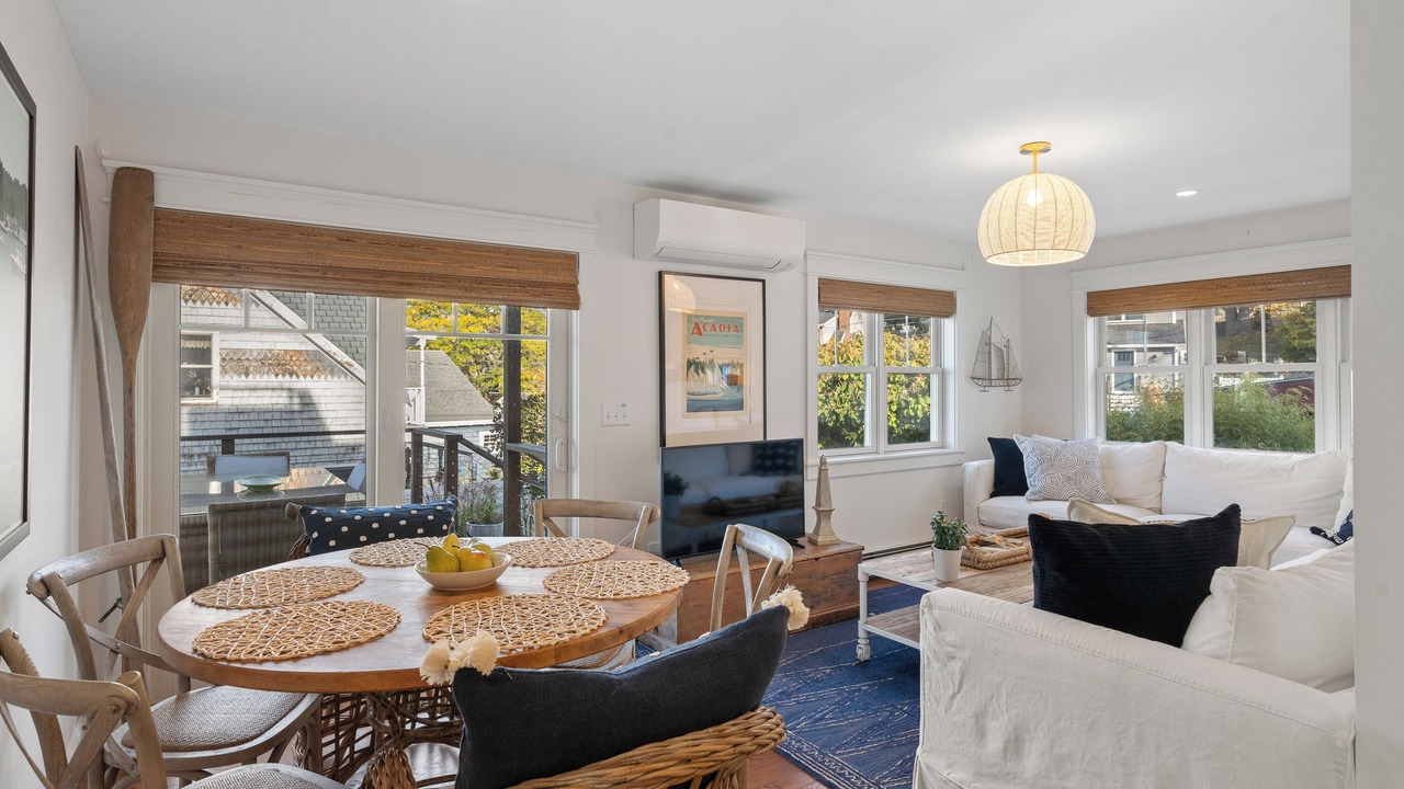 Photo of Livingroom in Loveitts Field