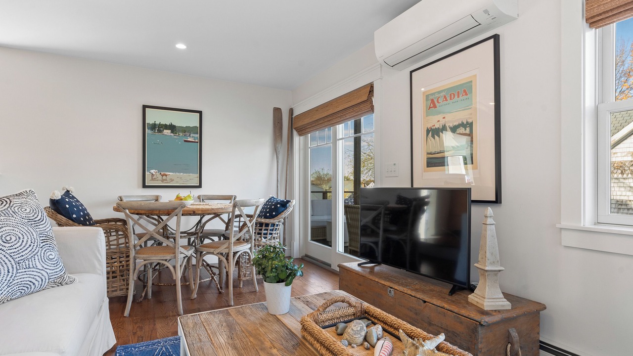 Photo of Livingroom in Loveitts Field