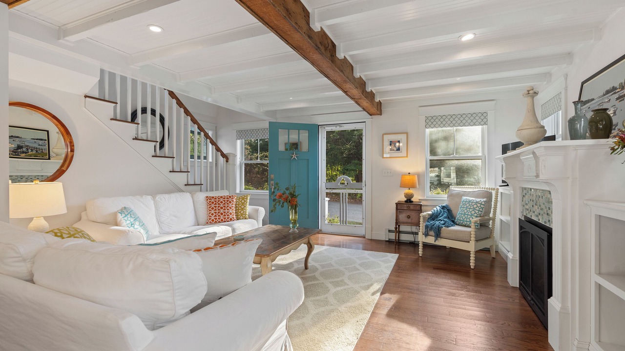Photo of Livingroom in Loveitts Field