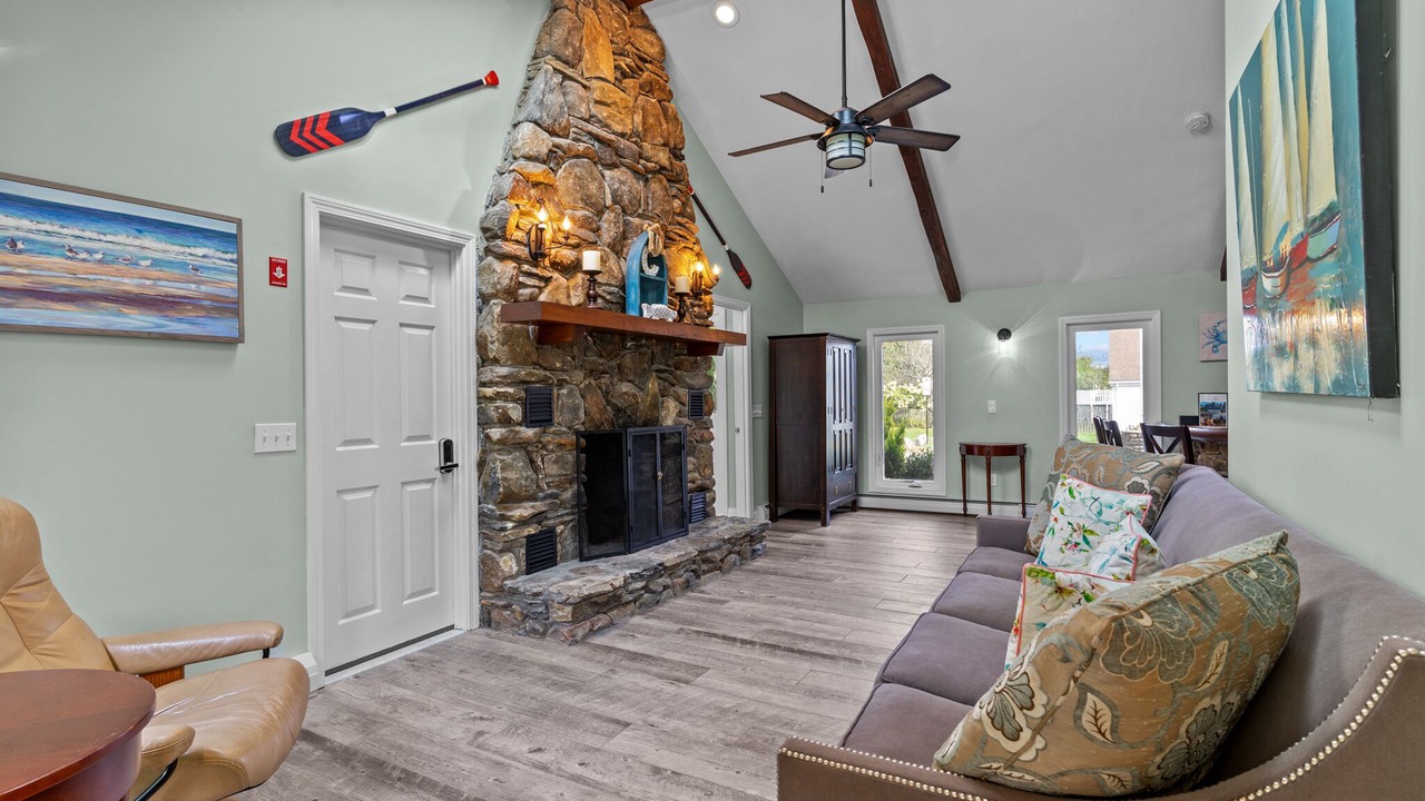 Photo of Livingroom in Eastward Look