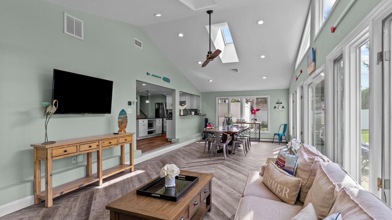 Photo of Livingroom in Eastward Look