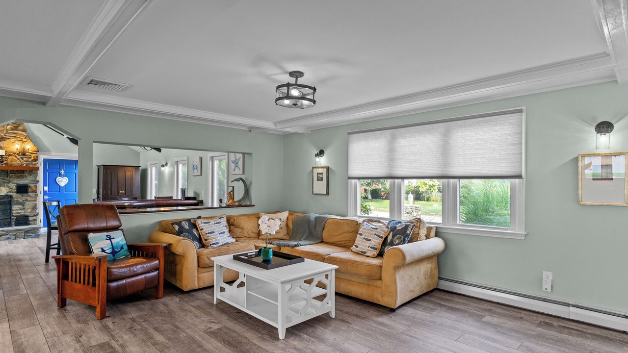 Photo of Livingroom in Eastward Look