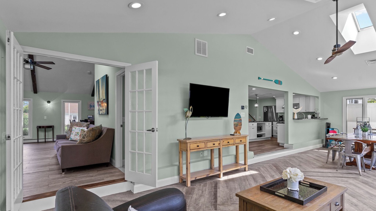 Photo of Livingroom in Eastward Look