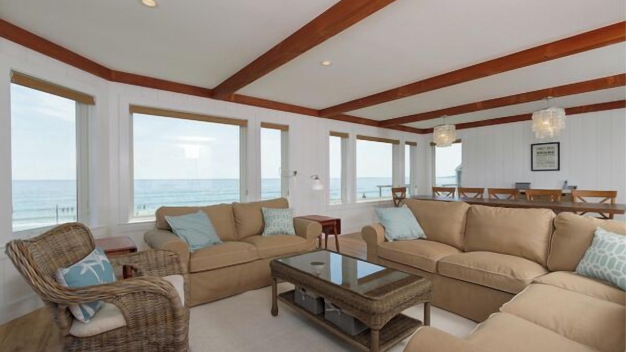 Photo of Livingroom in Higgins Beach