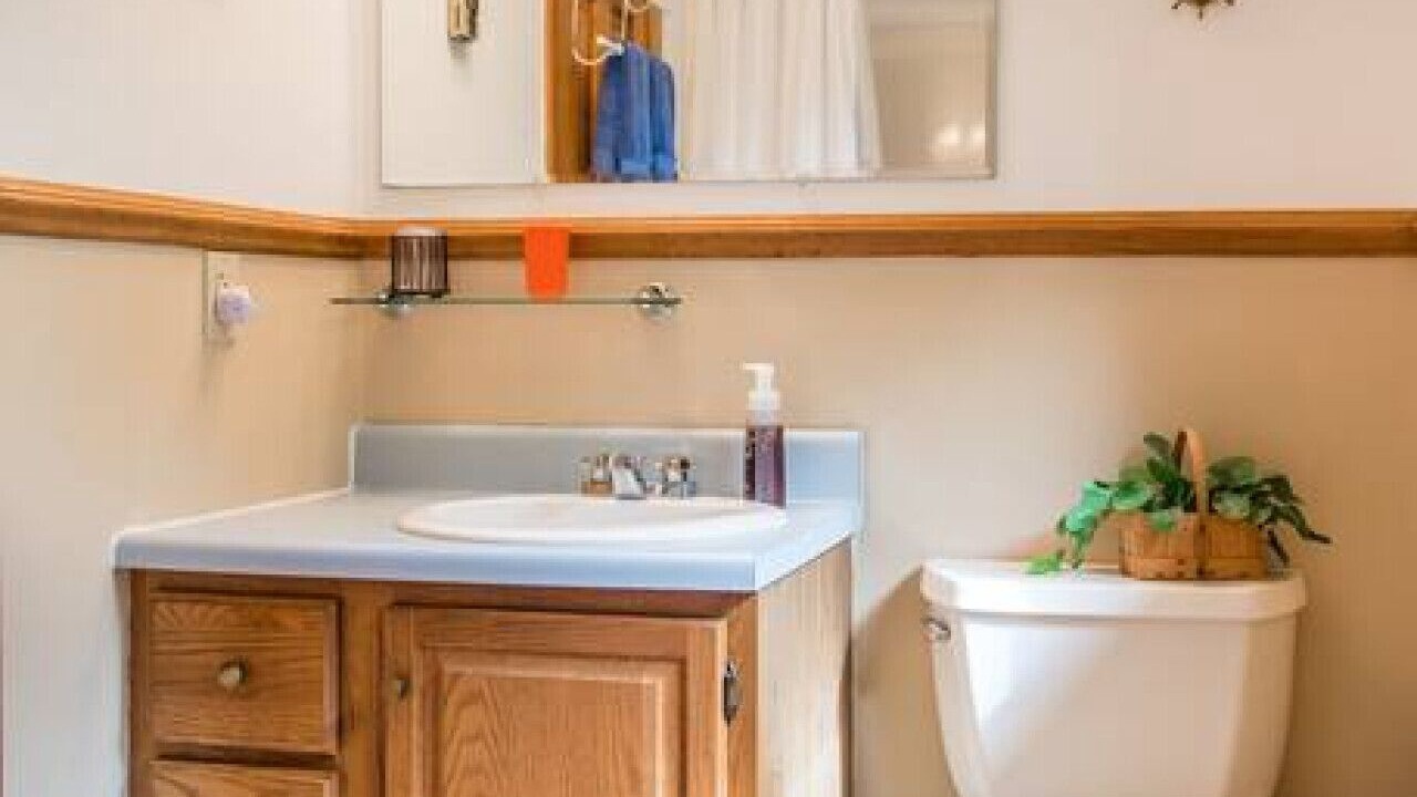 Photo of Bathroom in Hall Quarry