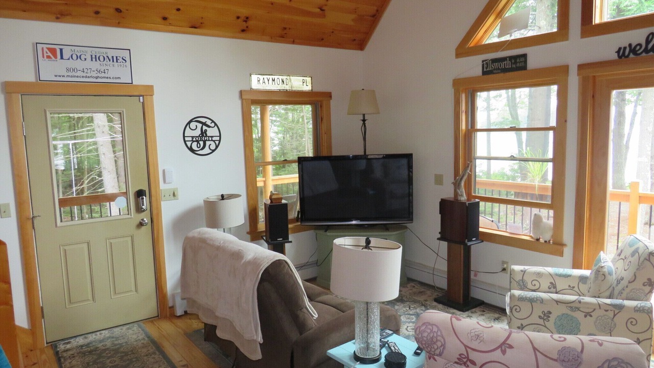 Photo of Livingroom in Ellsworth