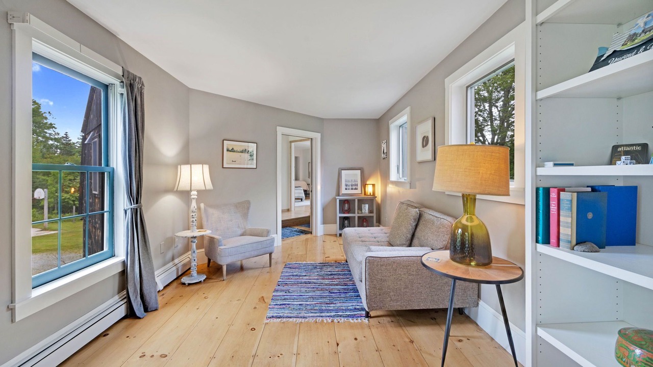 Photo of Livingroom in Seal Cove