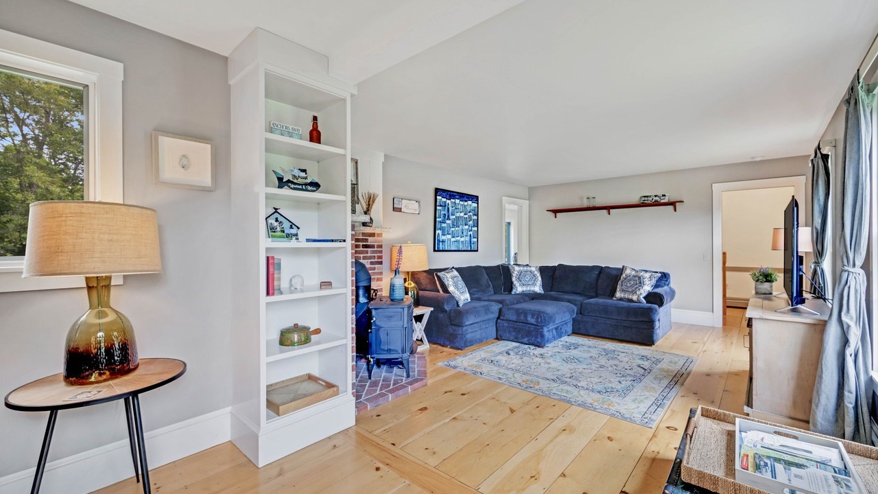 Photo of Livingroom in Seal Cove