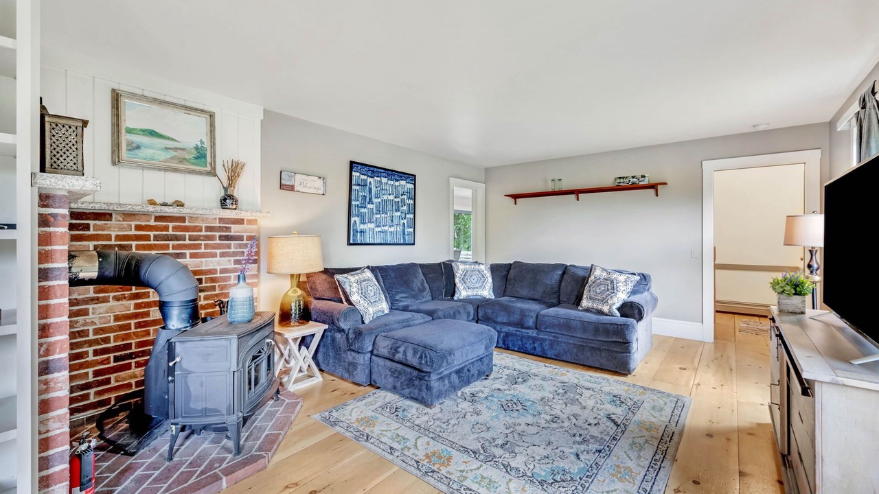 Photo of Livingroom in Seal Cove
