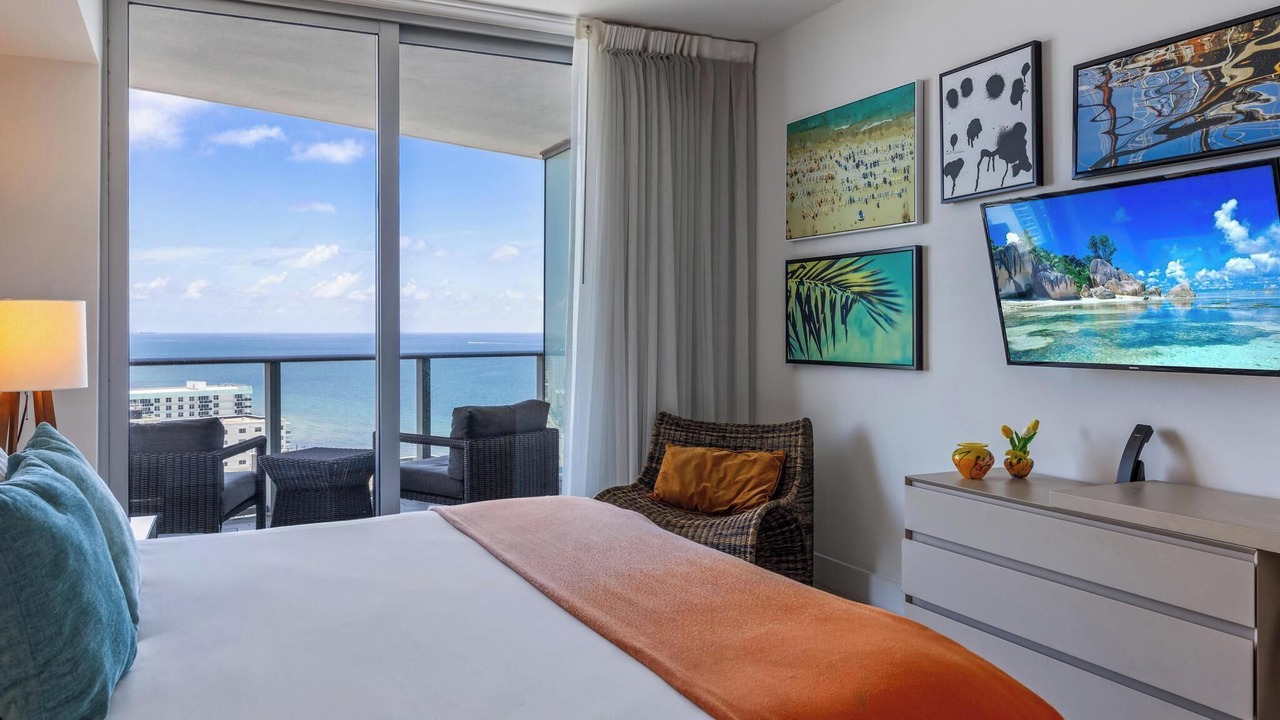 Photo of Bedroom in Hollywood South Central Beach
