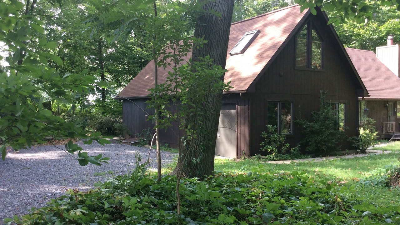 Photo of Others in Burt