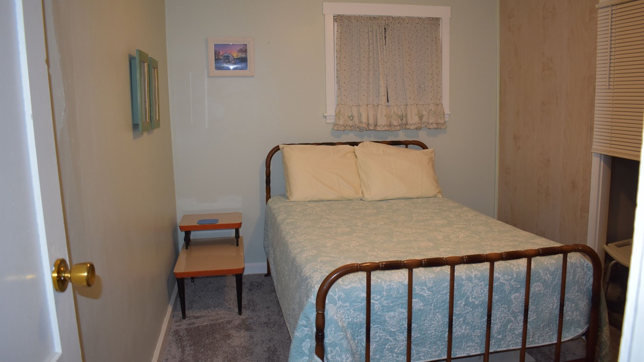 Photo of Bedroom in Conneaut