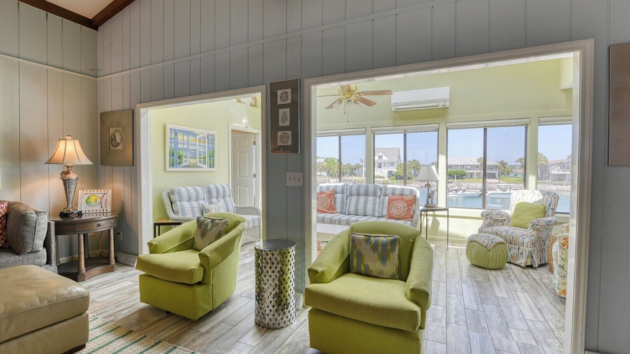 Photo of Livingroom in Inlet Harbour