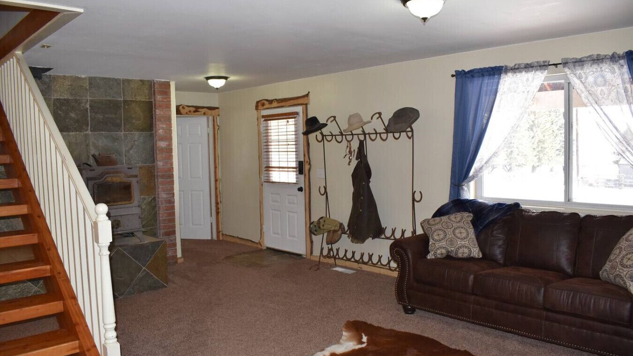 Photo of Livingroom in Alton