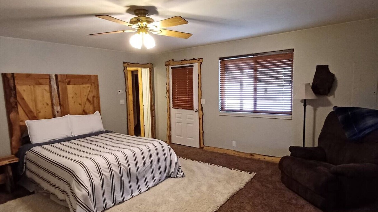 Photo of Bedroom in Alton