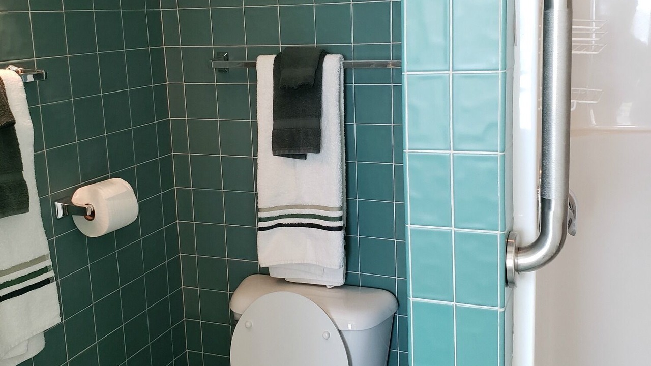 Photo of Bathroom in New Harbor