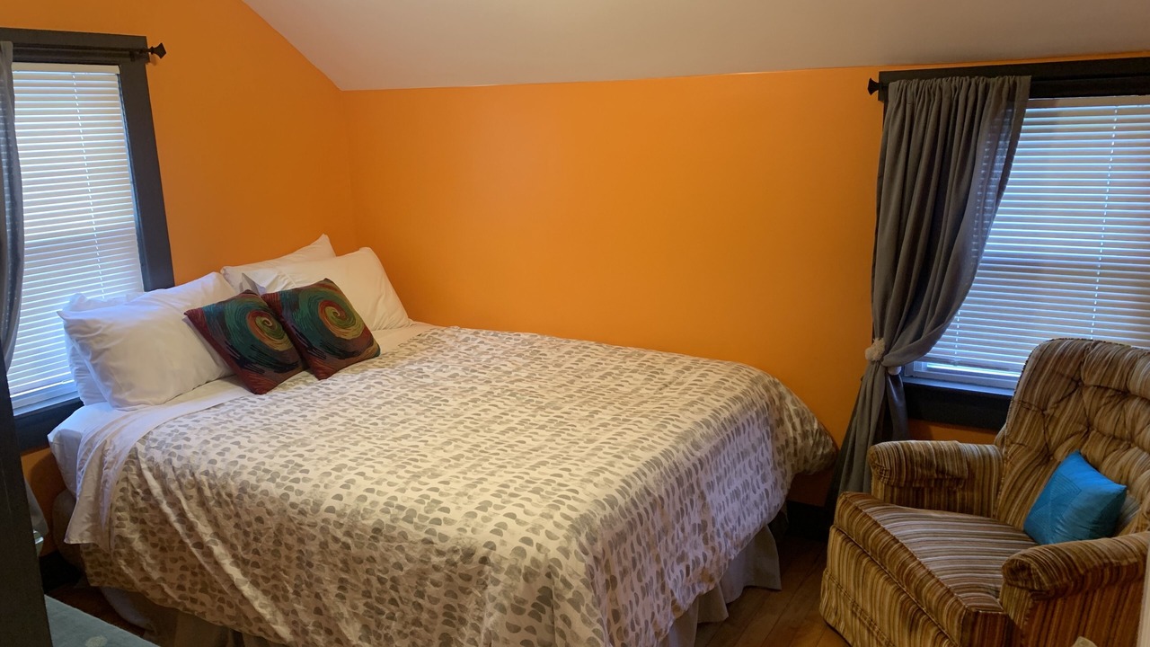 Photo of Bedroom in Oakland