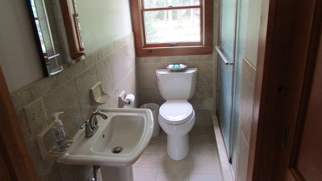 Photo of Bathroom in New Harbor