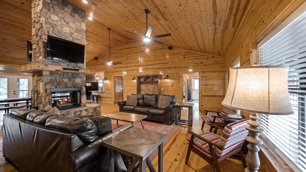 Photo of Livingroom in Broken Bow