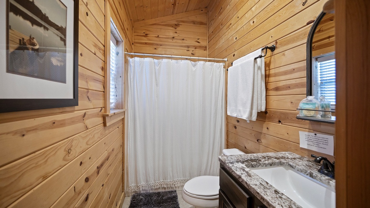 Photo of Bathroom in Broken Bow