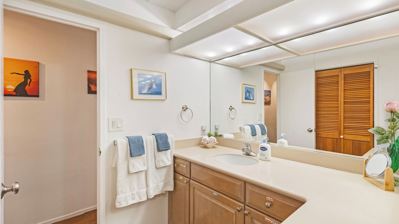 Photo of Bathroom in Historic Lahaina Front Street