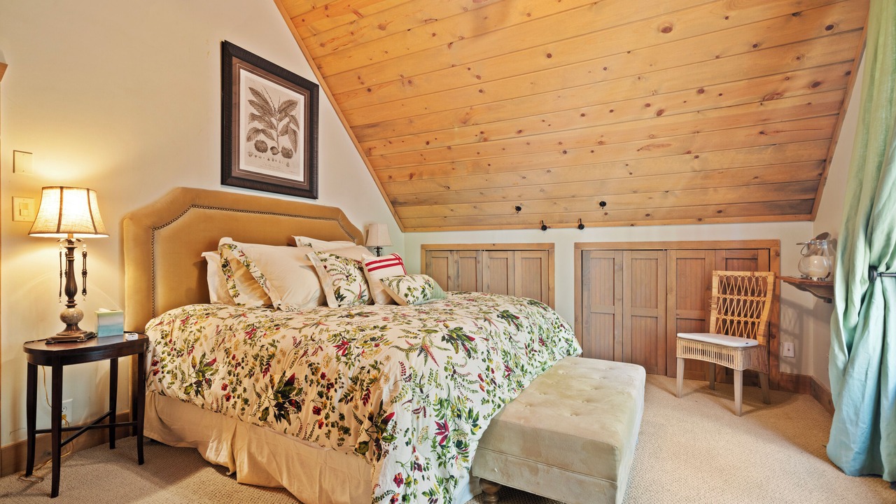 Photo of Bedroom in Hayesville
