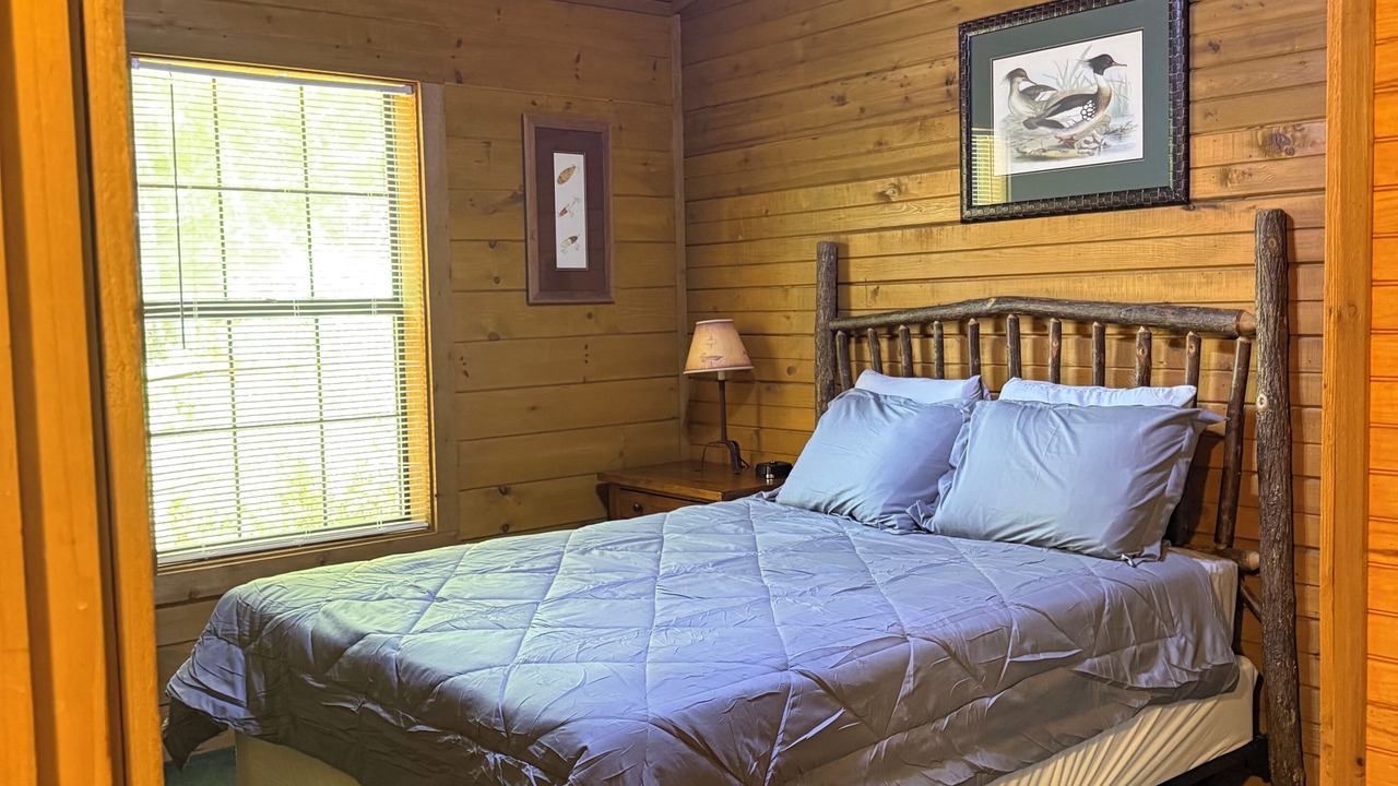 Photo of Bedroom in Holly Lake Ranch