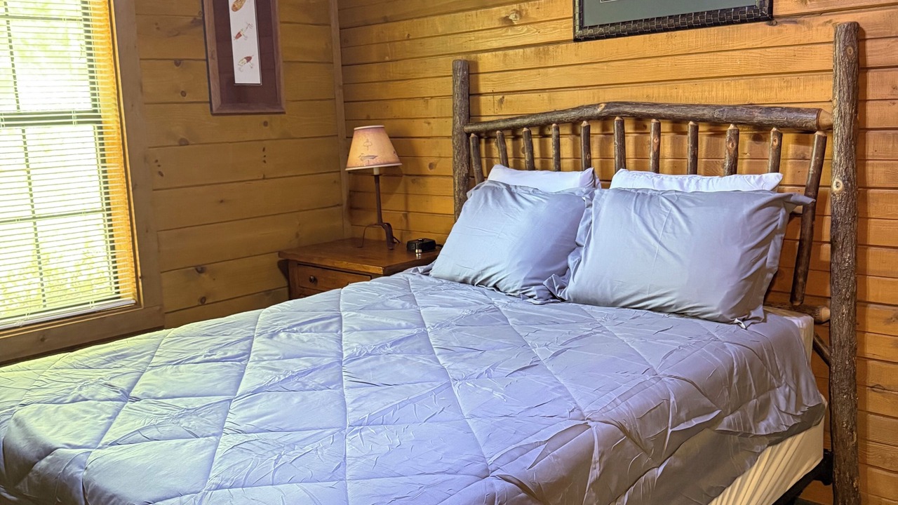 Photo of Bedroom in Holly Lake Ranch