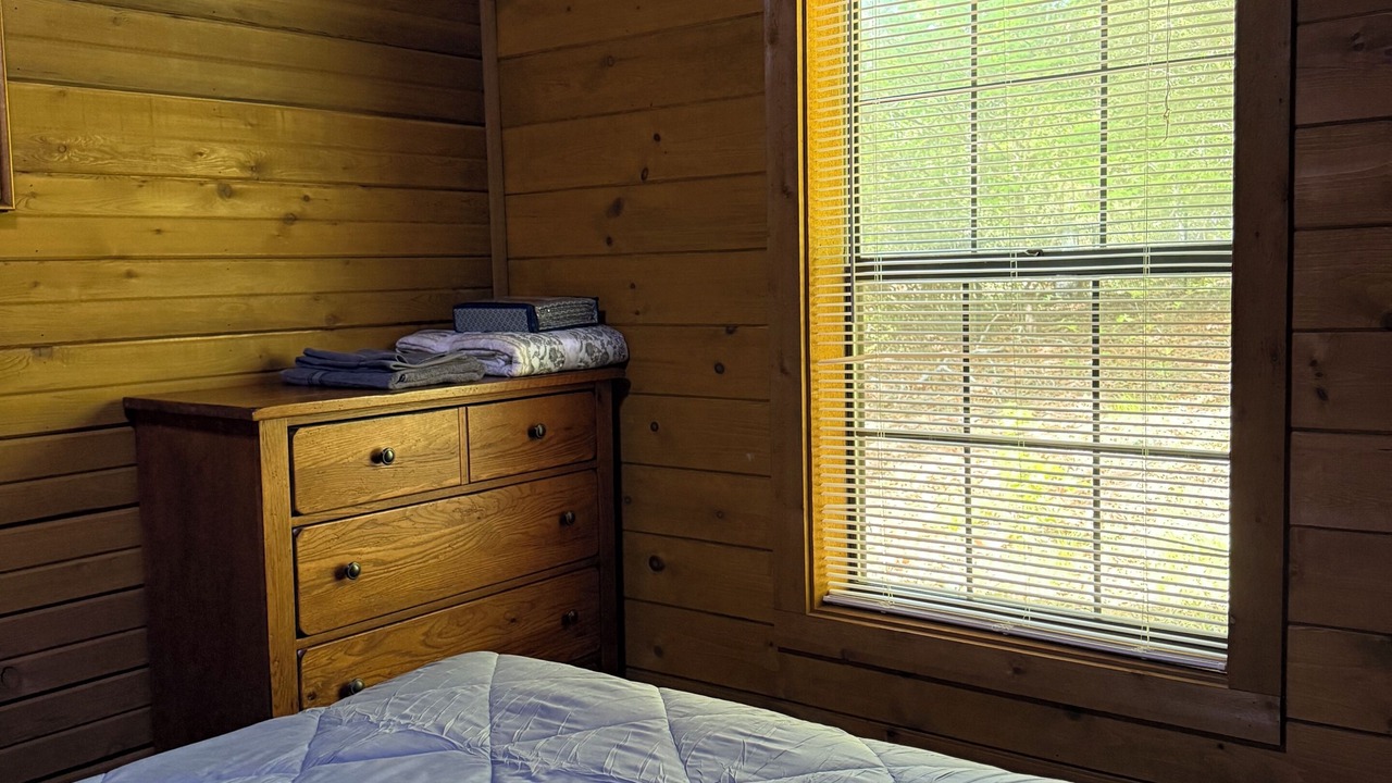 Photo of Bedroom in Holly Lake Ranch