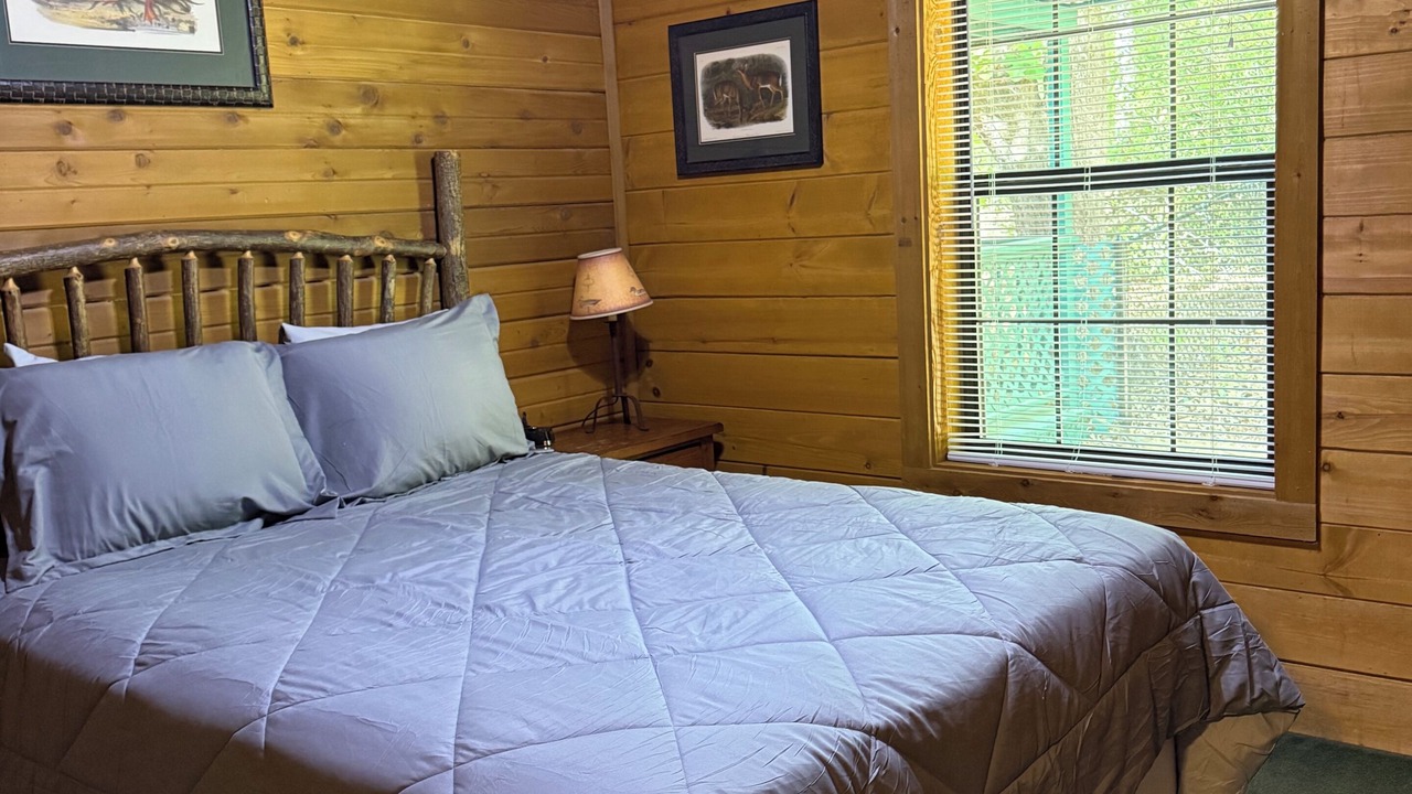 Photo of Bedroom in Holly Lake Ranch