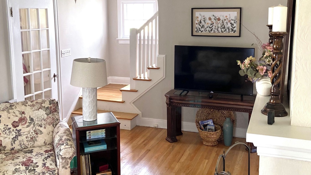 Photo of Livingroom in Jamestown