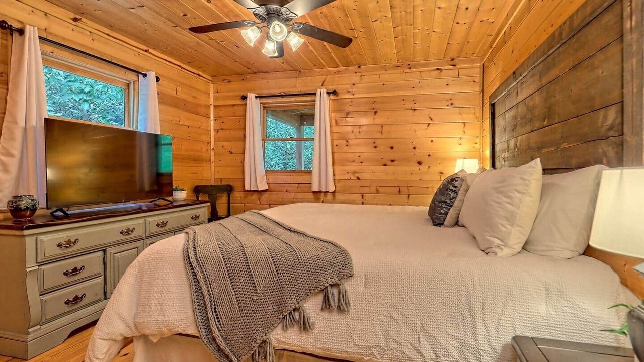 Photo of Bedroom in Screamer Mountain