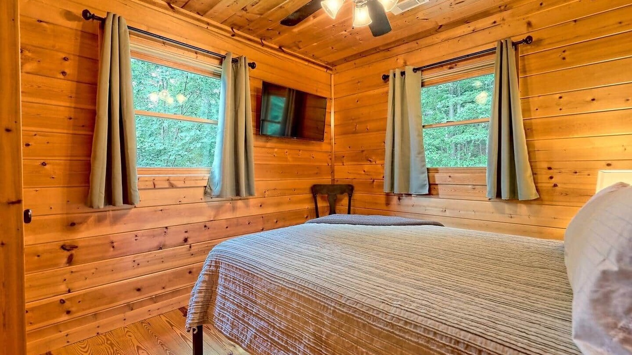 Photo of Bedroom in Screamer Mountain