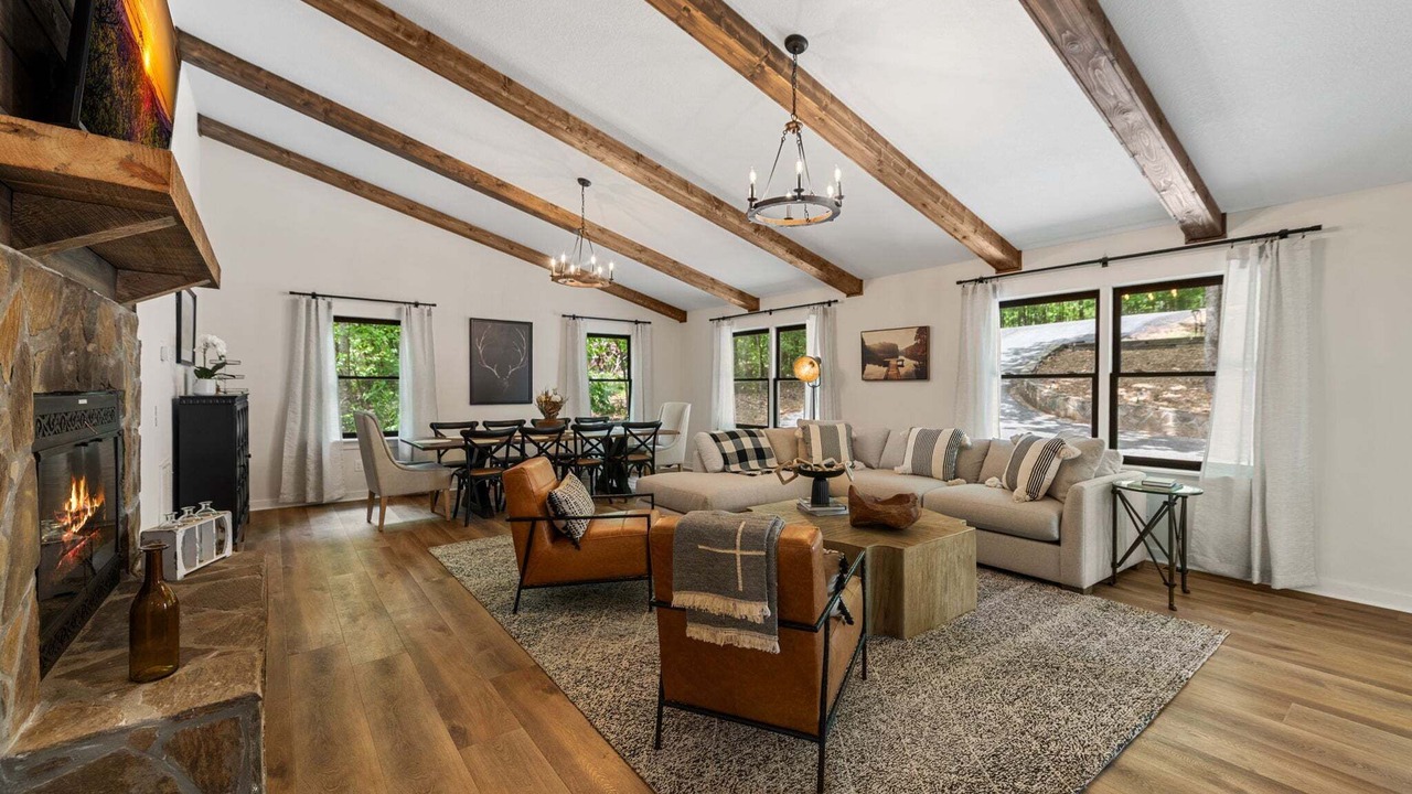 Photo of Livingroom in Blairsville