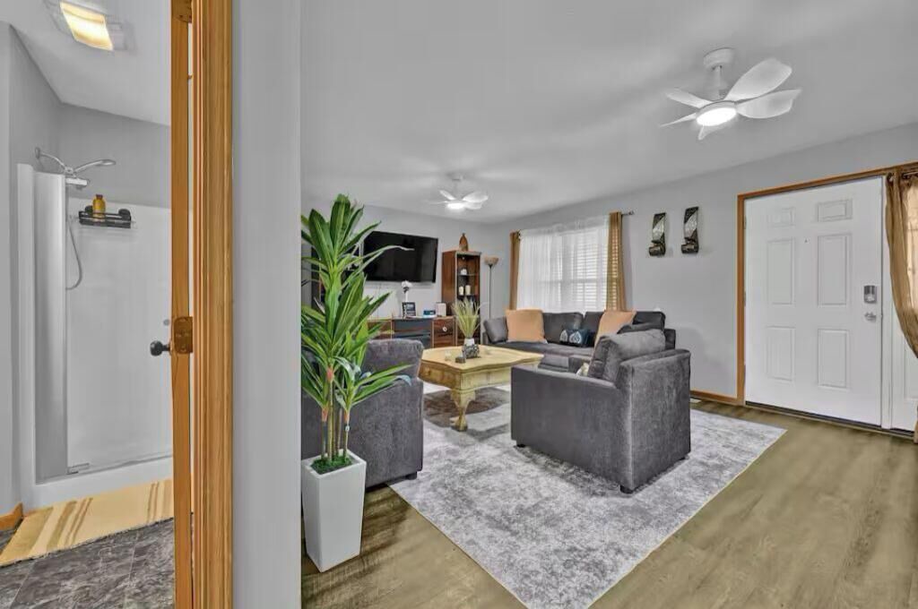 Photo of Livingroom in Akron