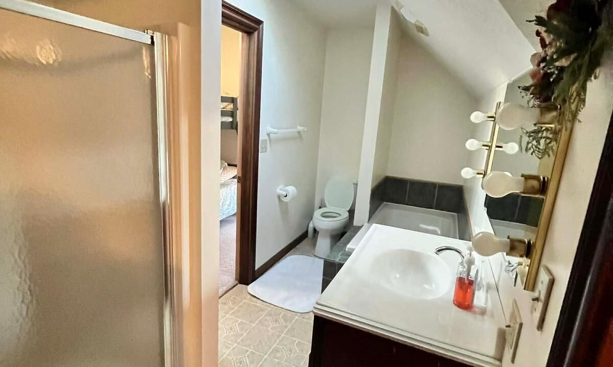 Photo of Bathroom in Conneaut