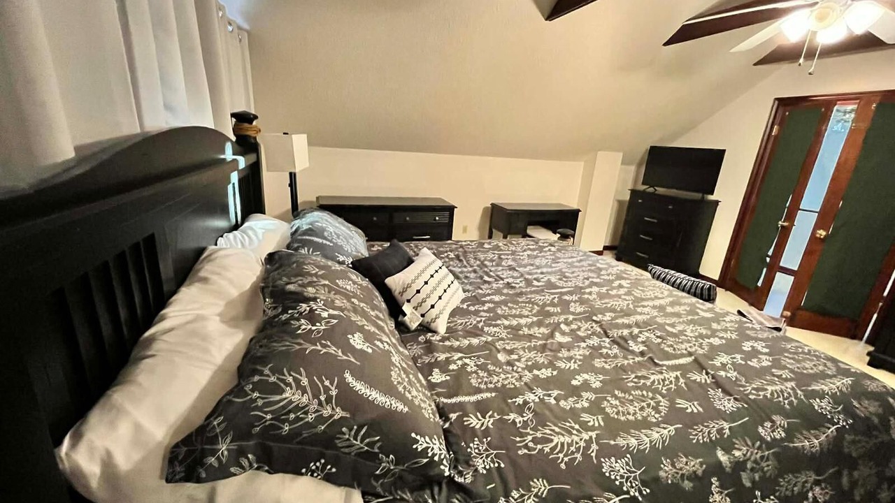 Photo of Bedroom in Conneaut