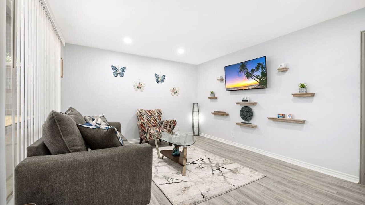 Photo of Livingroom in Junius Heights