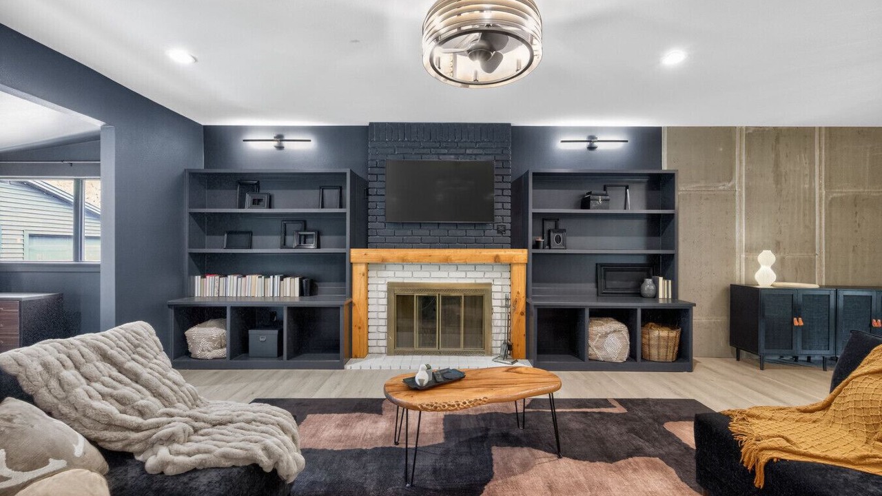 Photo of Livingroom in Hickory Creek