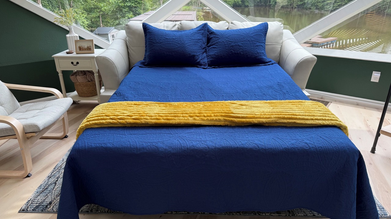 Photo of Bedroom in Mineola